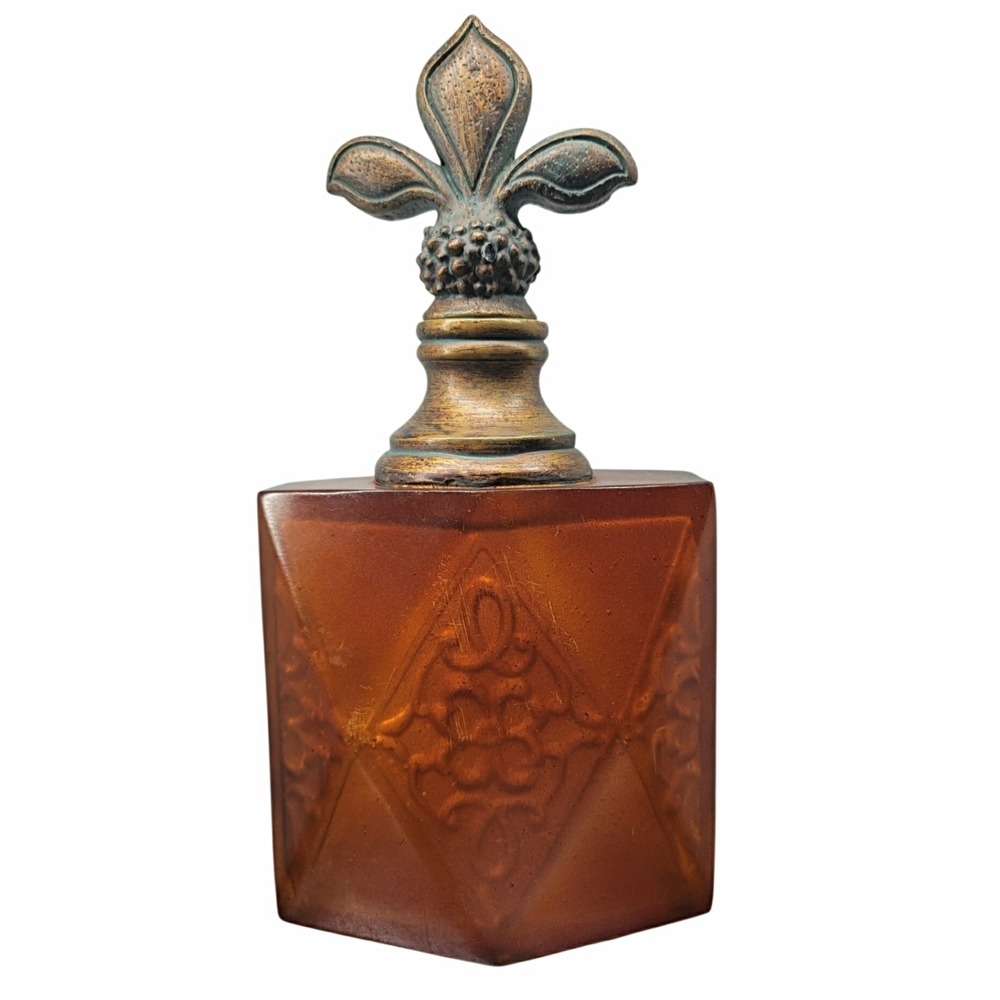 Faux Glass Amber Decanter with Fleur-de-Lis Stopper - Picture 5 of 10